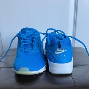 Men’s Nike Air Max Motion LW (833260-441) Blue Running Shoes